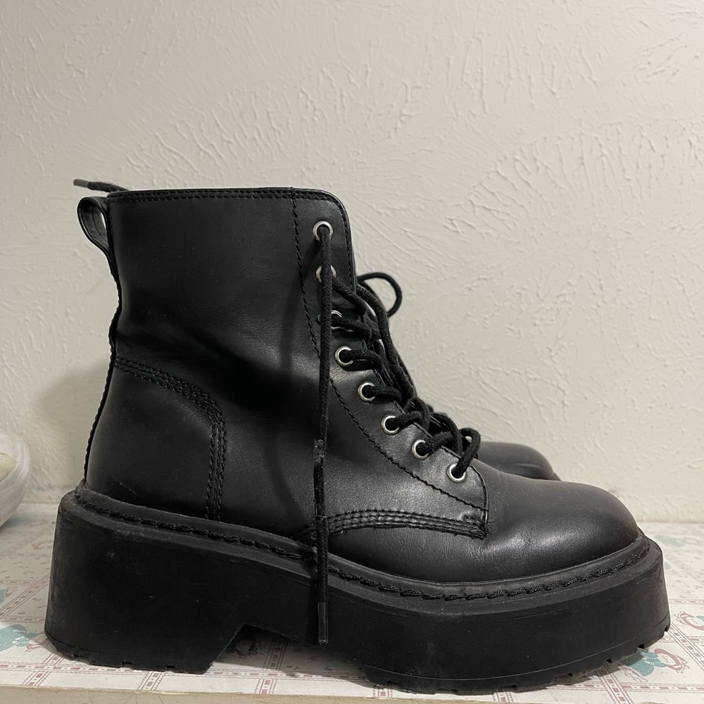 Steve Madden Platform Leather Boots